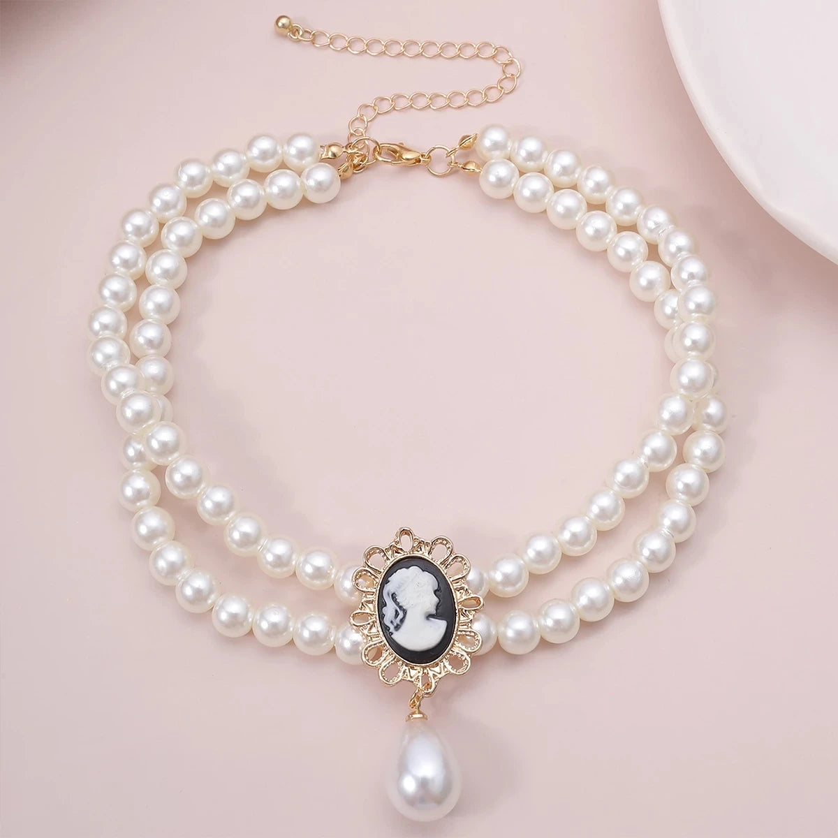 Layered Short Imitation Pearl Choker Necklace for Women White Beads Necklaces Wedding Jewelry on Neck Lady Pearl Choker Collar