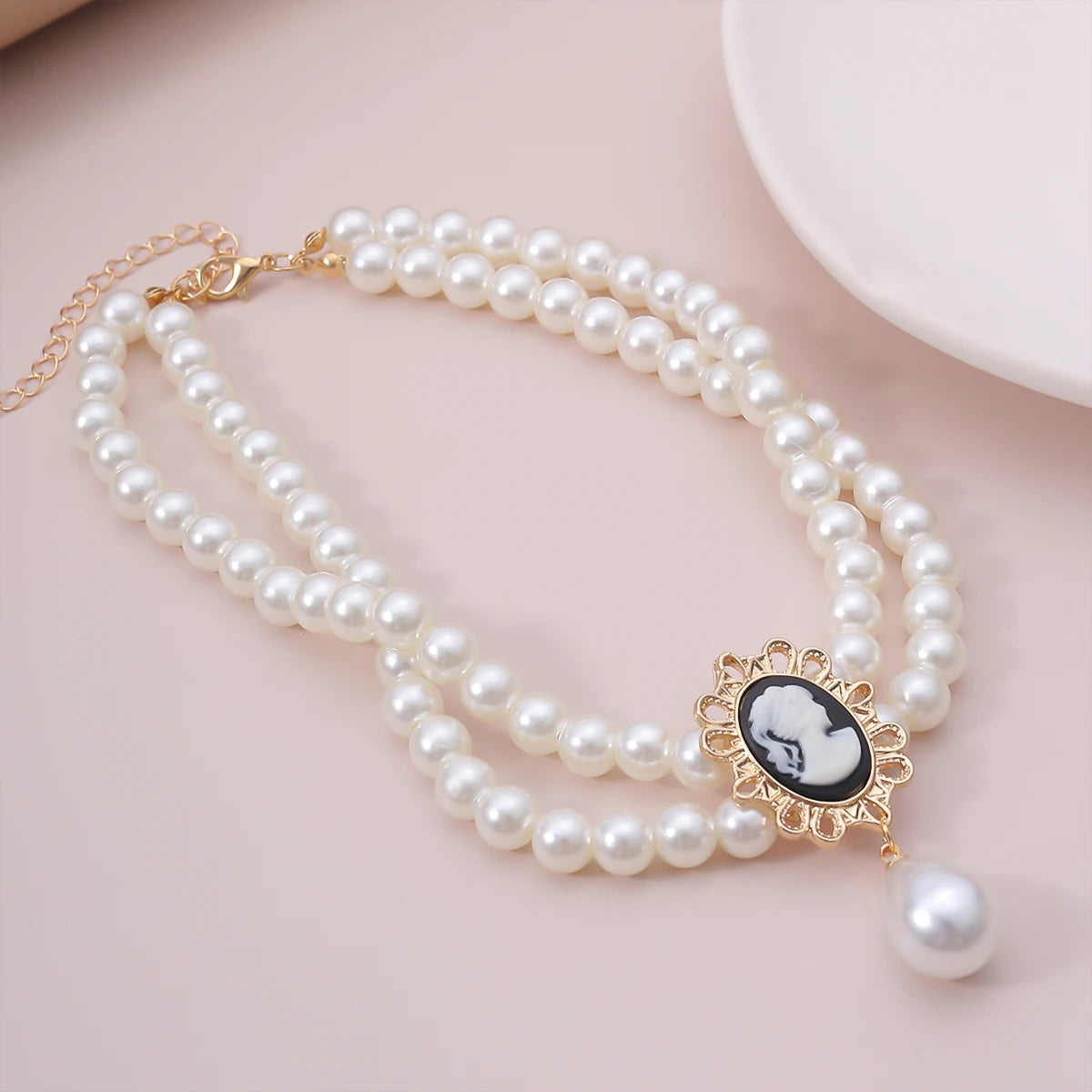 Layered Short Imitation Pearl Choker Necklace for Women White Beads Necklaces Wedding Jewelry on Neck Lady Pearl Choker Collar